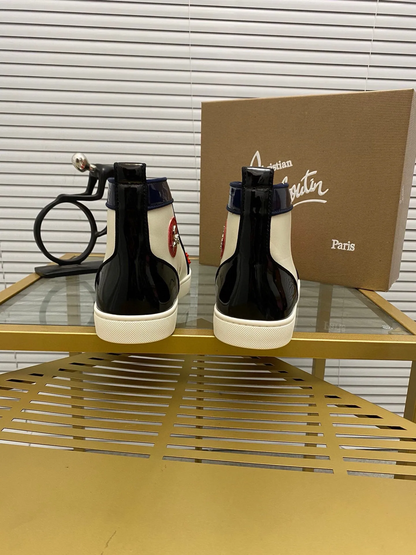 (Customized model) Ex-factory price is 520. christian louboutin (CL red sole shoes) counter series, casual sneakers for couples 📢 📢 📢 Exclusive hot style release 🎈🎈💪 Movable latex feet 👻 Finished outsole line [Proud] 😝Female 35-40# Male 38#-46, global supply😝 [Top version]: Original imported genuine leather upper, top original leather lining, original molded TPU outsole, original 1:1 detail processing, original shoe last,